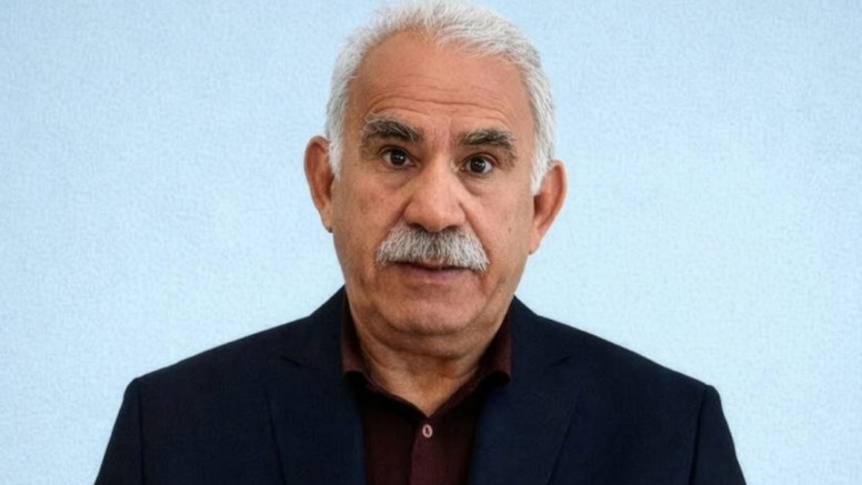 Porträtfoto von Abdullah Öcalan.