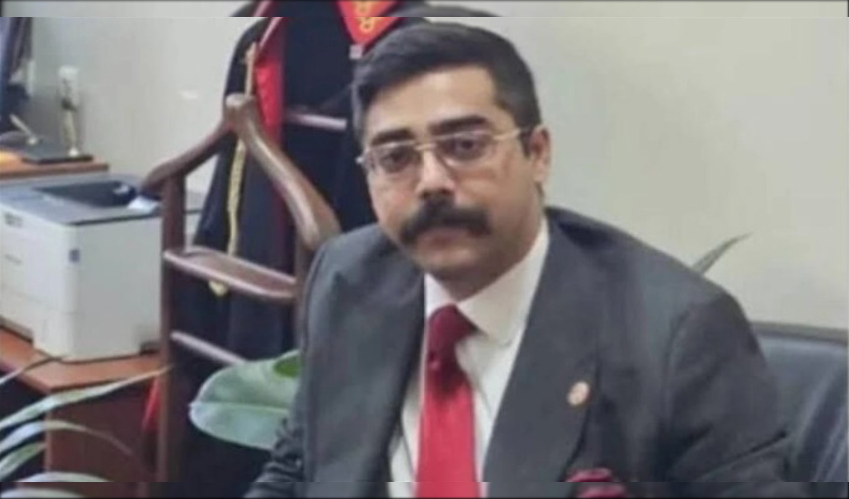 Görevden uzaklaştırılan savcı Uçuk hakkında gözaltı talimatı