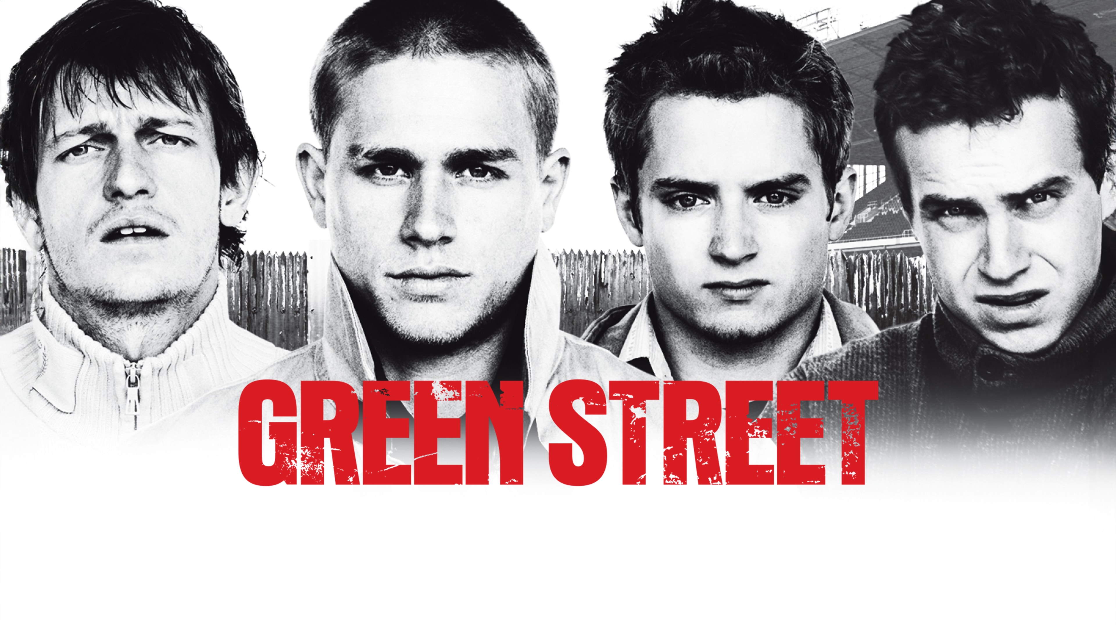 Green Street Hooligans filmine ait siyah beyaz tanıtım görseli.