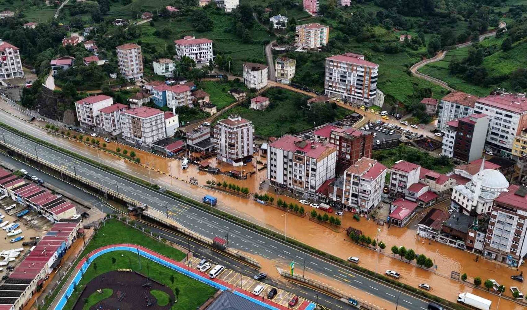 Rize'deki sel felaketi havadan görüntülendi