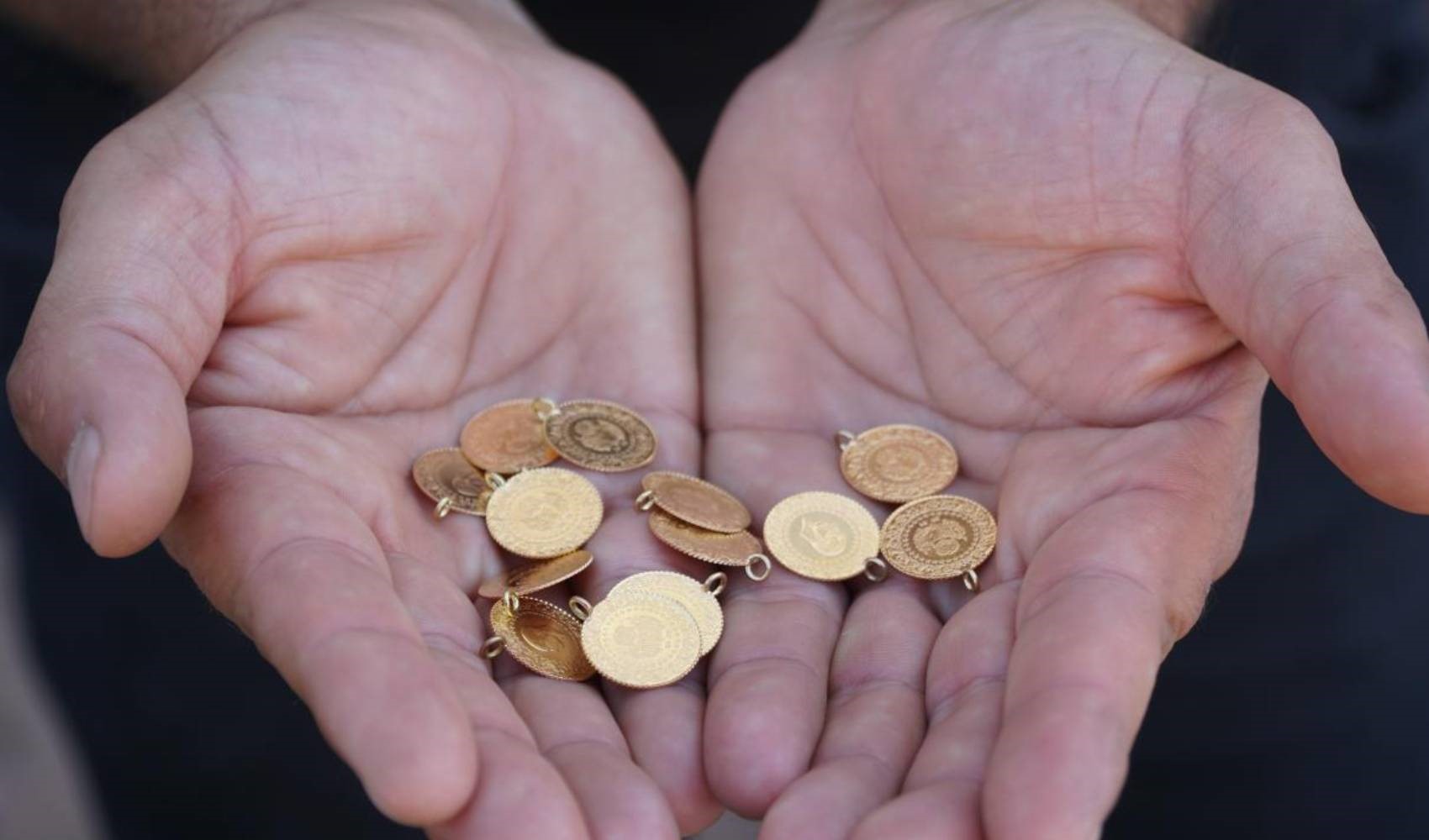 Sharp decline in gold