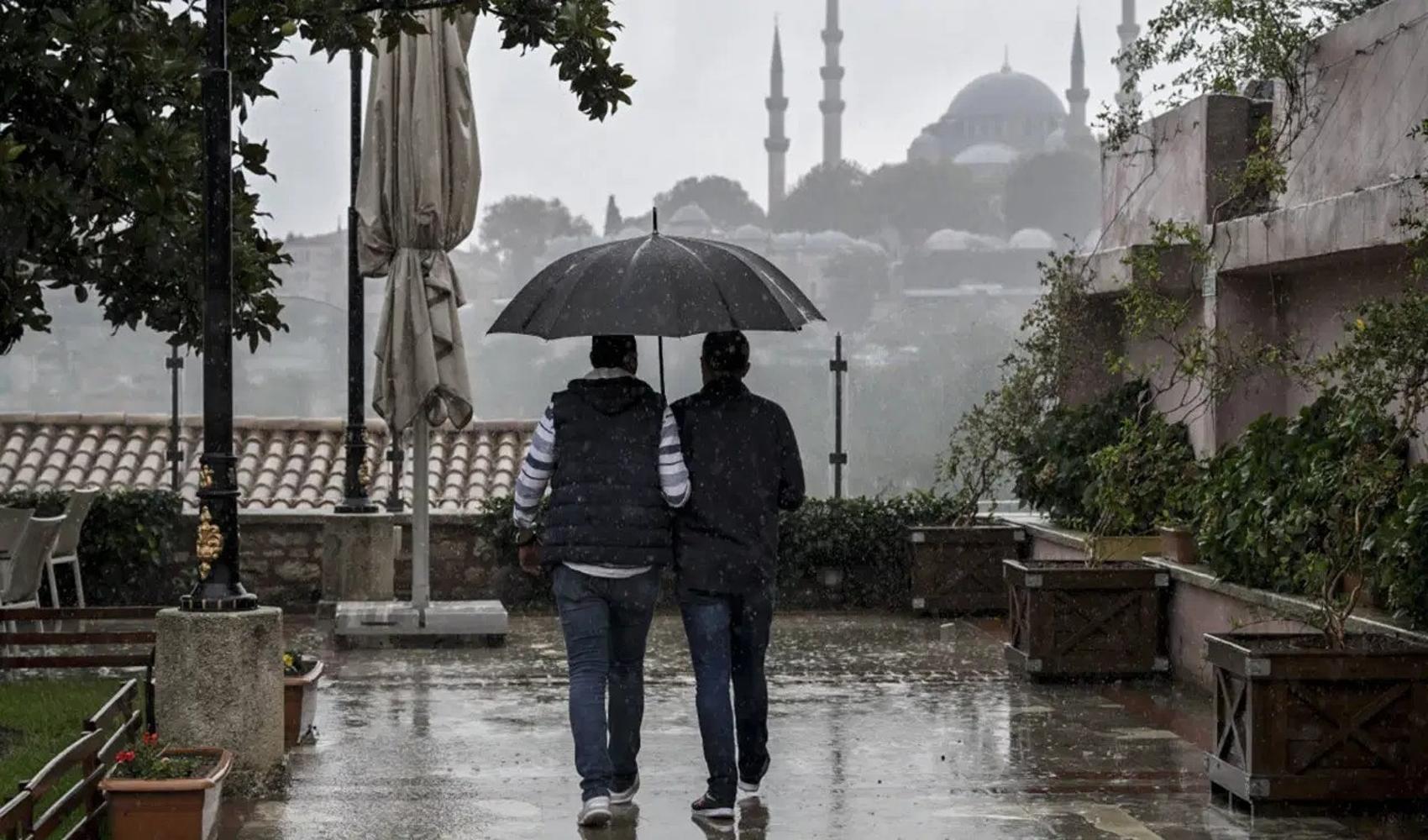 AKOM issues warning with specific date: Thunderstorms are coming to Istanbul