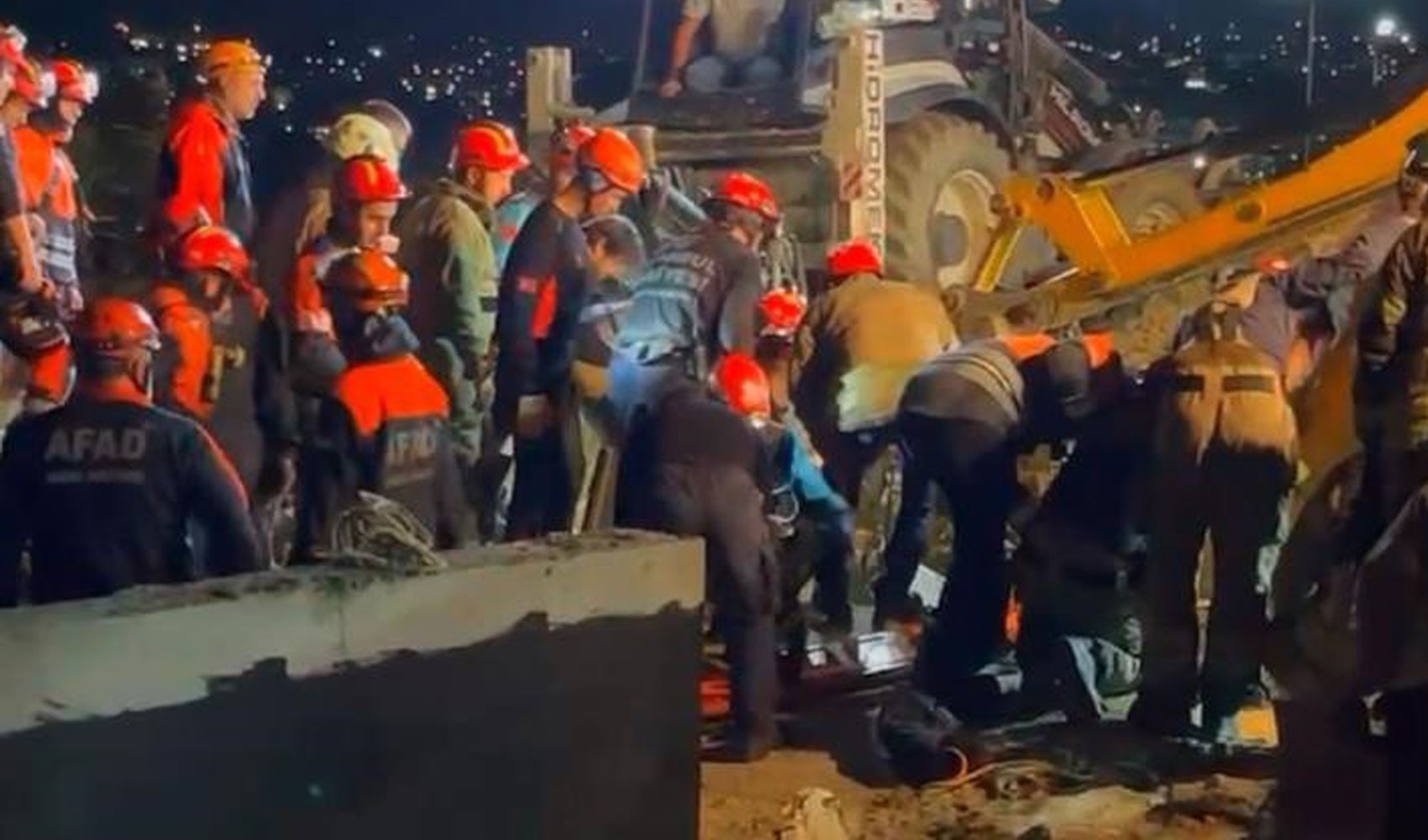 İstanbul Valiliğinden Büyükçekmece'deki göçükle ilgili gözaltı açıklaması