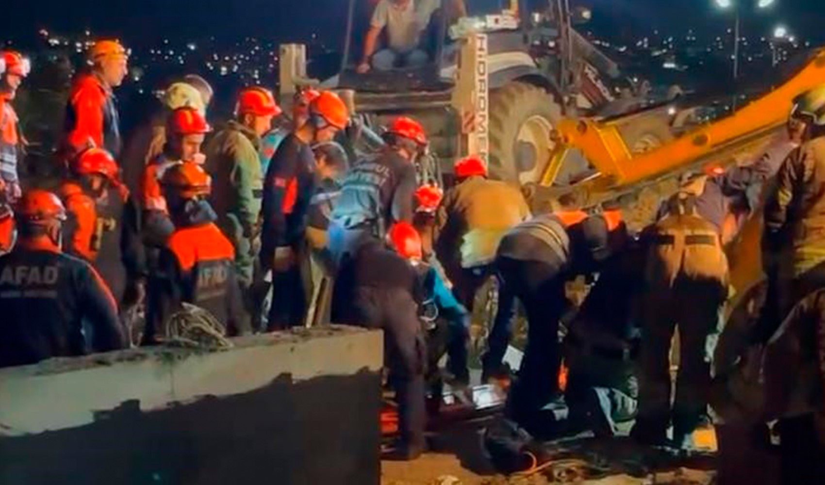 Büyükçekmece’deki göçükte acı haber: 1 işçi hayatını kaybetti