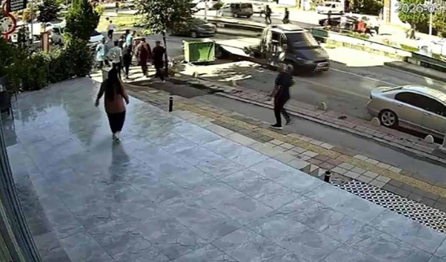 Malatya’da motokurye kazadan son anda kurtuldu