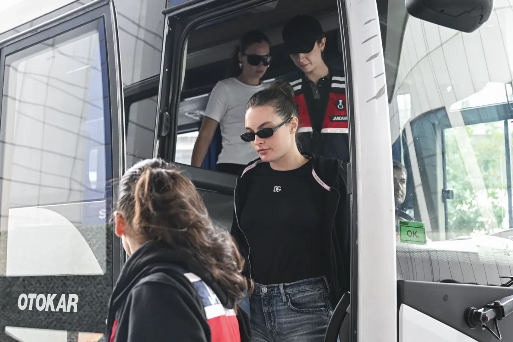 Uyuşturucu soruşturmasında gözaltına alınan Melis Sezen ifadesinde aylık gelirini açıkladı
