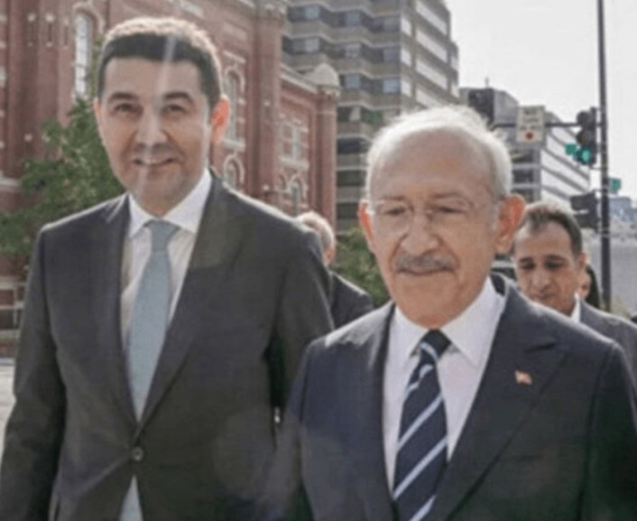 Selçuk Sarıyar ile Kemal Kılıçdaroğlu’nun birlikte görüldüğü bir kare.
