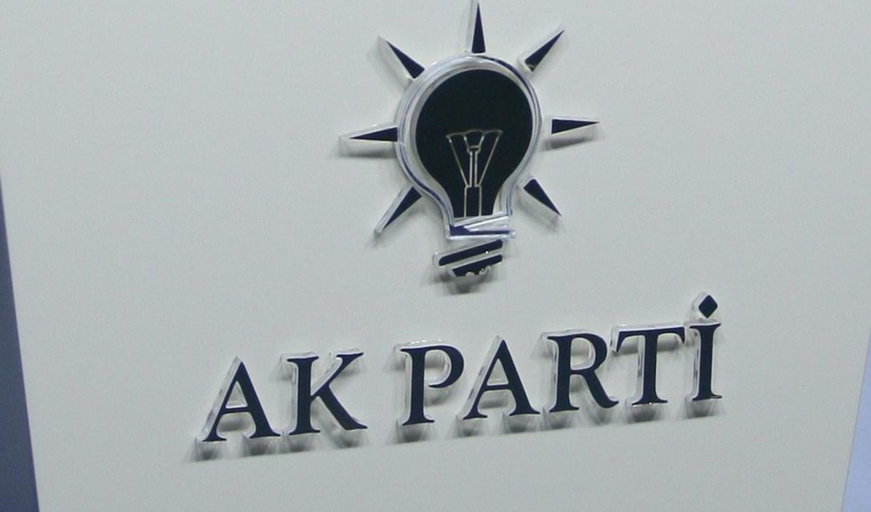 12 vekil ve 2 belediye başkanı AKP'ye geçecek