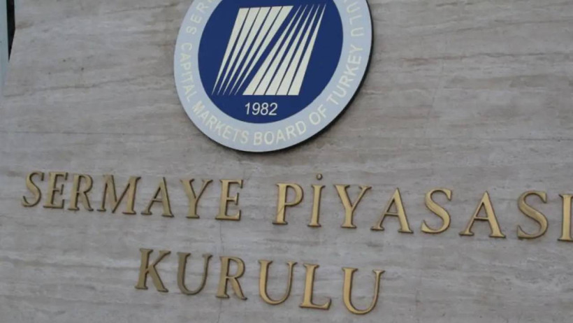 Building facade where the Capital Markets Board sign is visible.