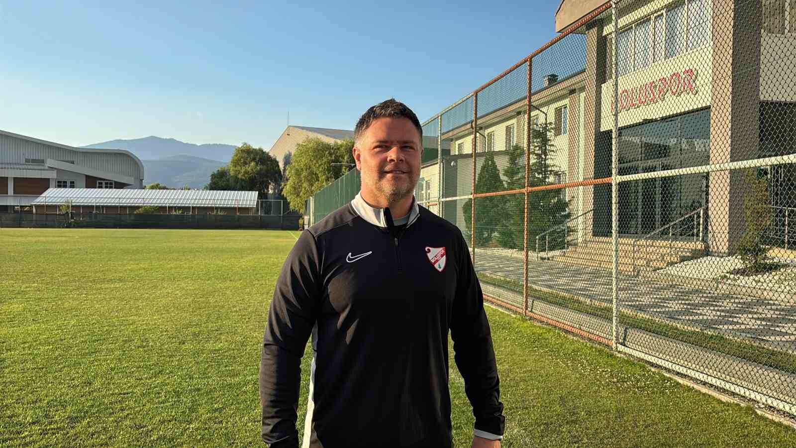 Daniel Farrar, Boluspor tesislerinde saha kenarında görülüyor.