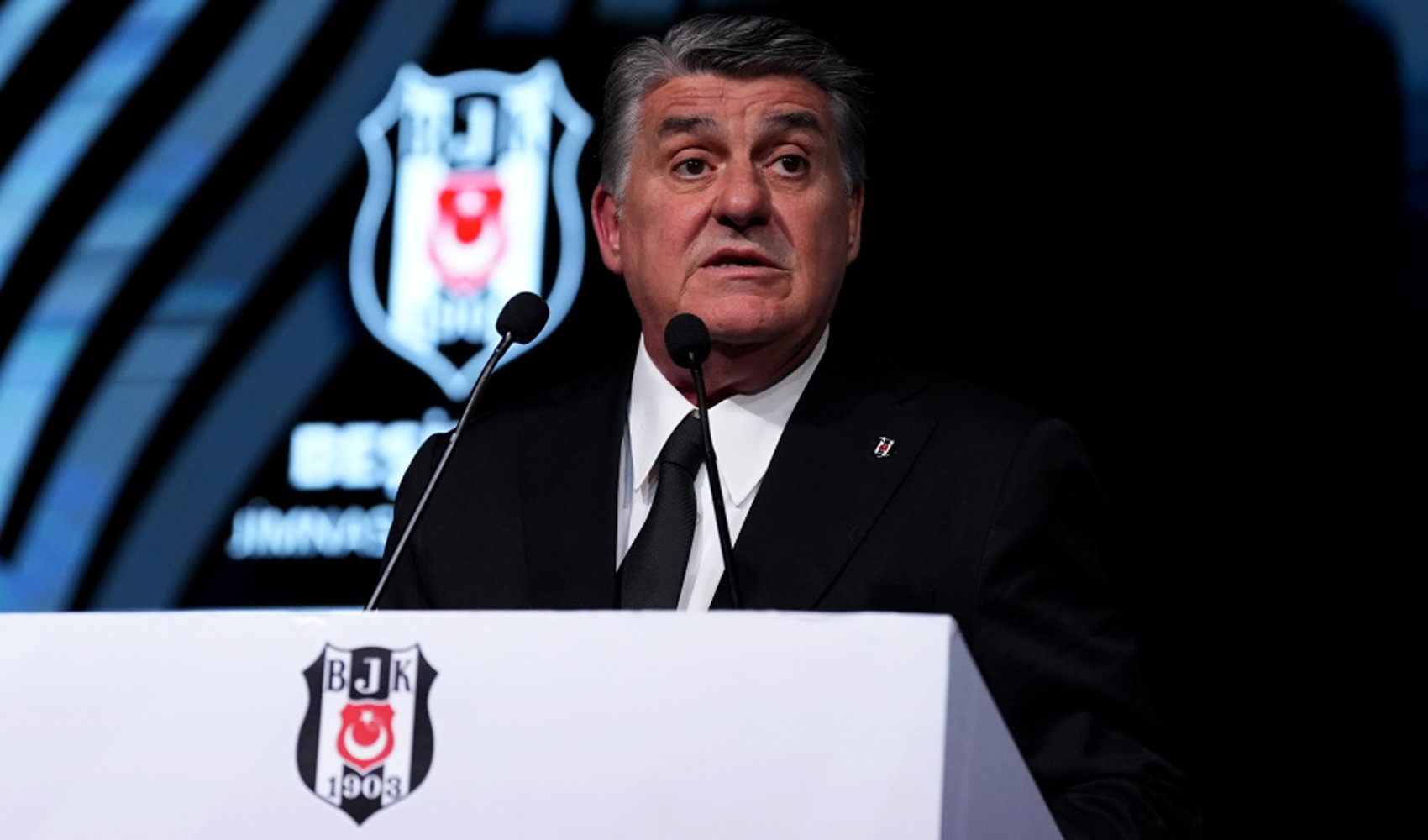 Beşiktaş’ta Serdal Adalı imzaları topladı