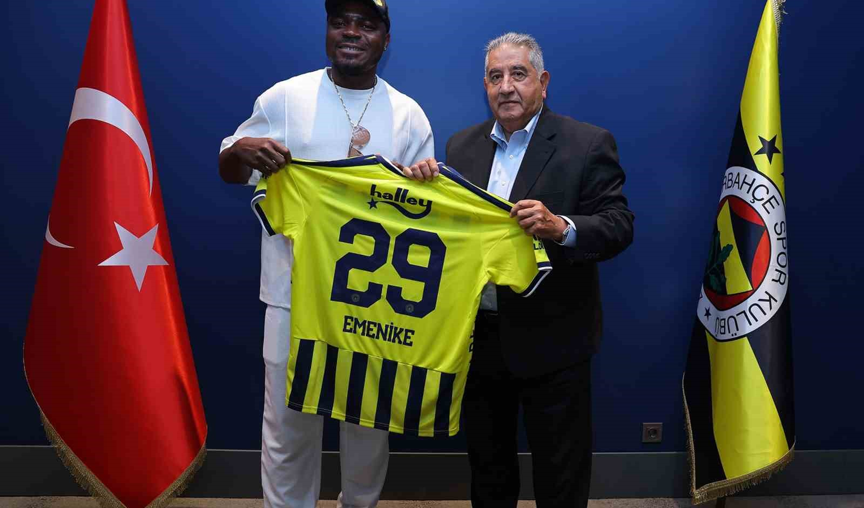Emenike’den Fenerbahçe’ye ziyaret