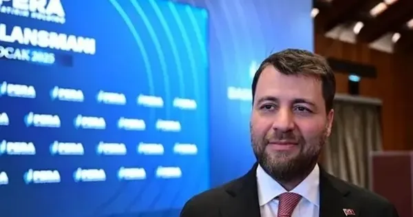 Emre Tezmen’in bir etkinlik alanında çekilmiş fotoğrafı.
