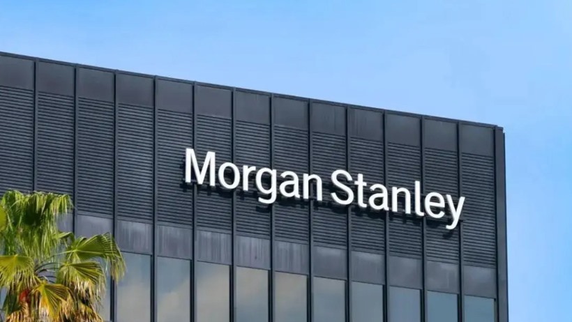 Morgan Stanley yazısının bulunduğu bir bina cephesi.