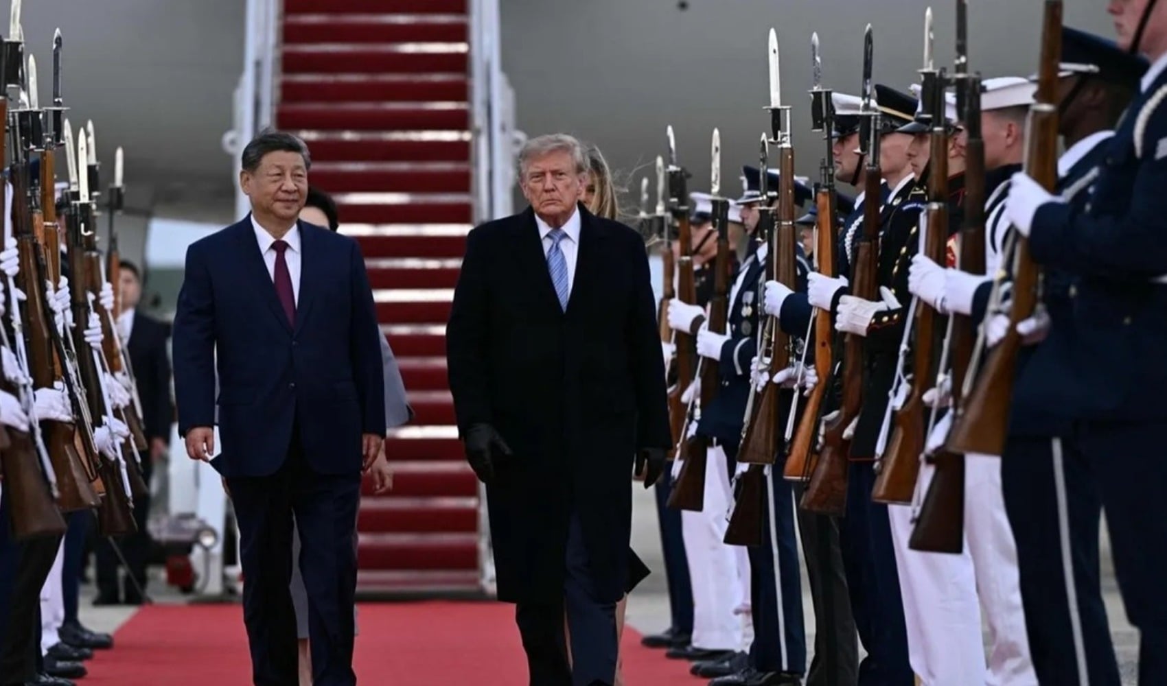 Trump, 11 yıl sonra Washington’a gelen Şi Cinping’i askeri üste karşıladı