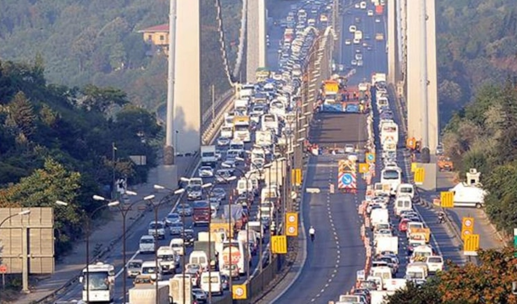 FSM hattında trafik kilidi: 18 kilometre 2,5 saate çıktı