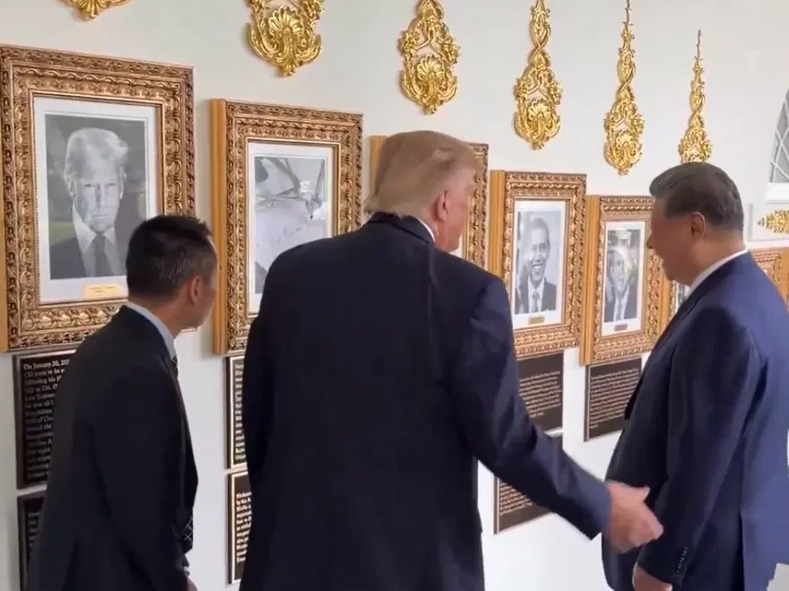 Donald Trump and Xi Jinping are seen in the corridor at the White House where portraits of former US presidents are located.