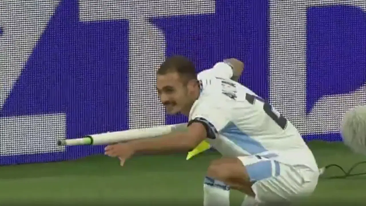 Saied Abu Farchi’nin korner direğiyle yaptığı gol sevinci görüntüsü.