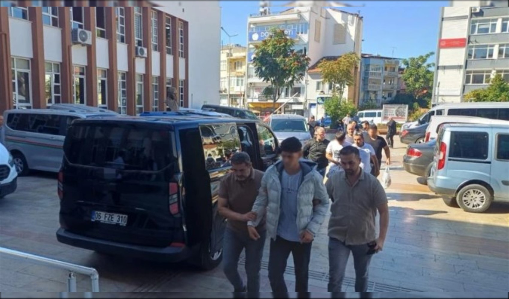 Lise yanında pompalı tüfek paniği