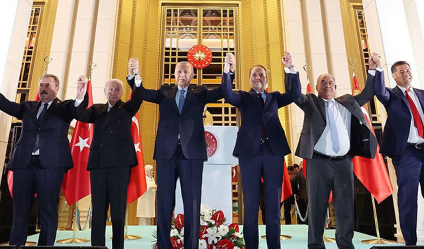 2023'te Erdoğan'ı destekleyen isim adaylığını açıkladı!