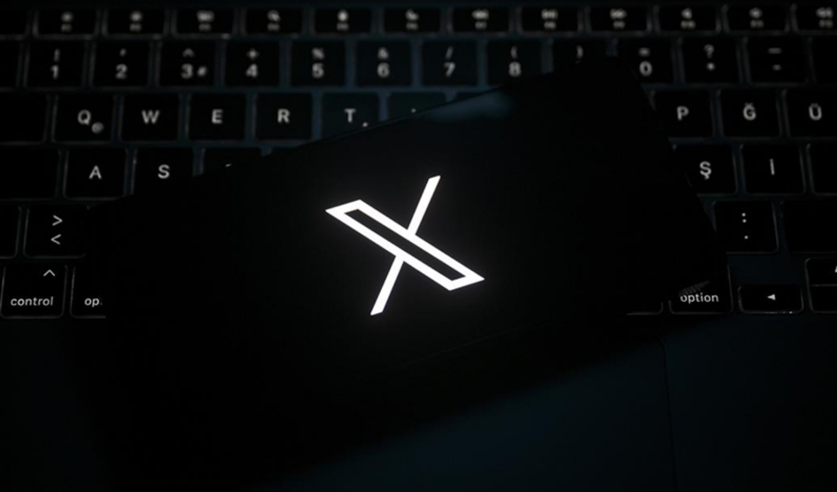 Blocco dell'accesso agli account di giornalisti e istituzioni su X