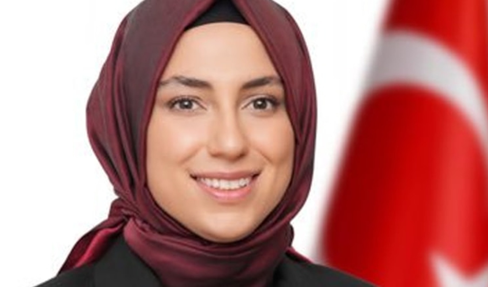 Üsküdar Belediye Başkan Yardımcısı Amine Cansu Çelik CHP’den istifa etti