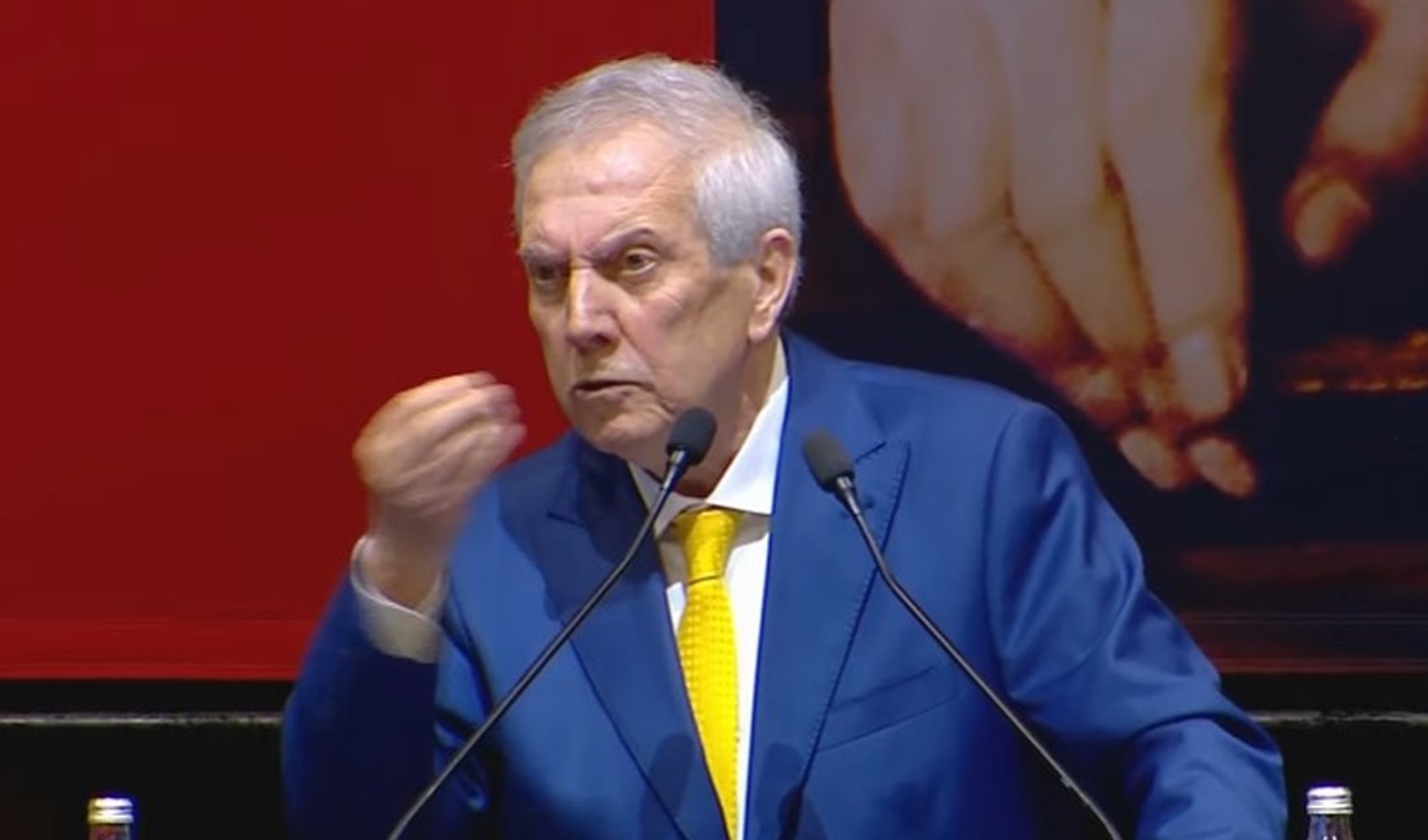 Aziz Yıldırım Sadettin Saran yönetimini topa tuttu