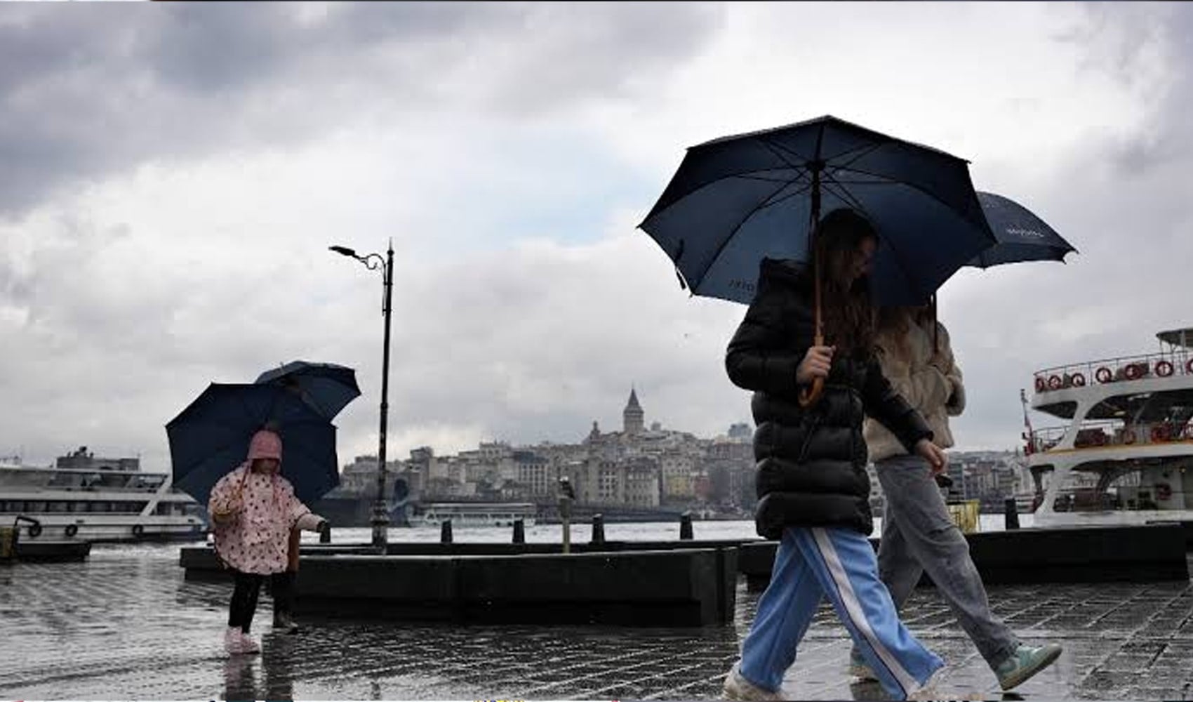 İstanbul için kuvvetli sağanak ve fırtına uyarısı