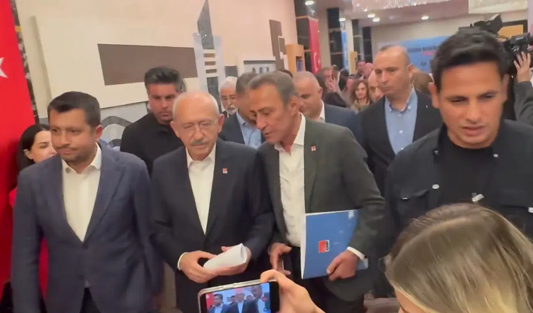 Kılıçdaroğlu, kadına şiddet görüntüsü ortaya çıkan Berhan Şimşek'le yan yana geldi