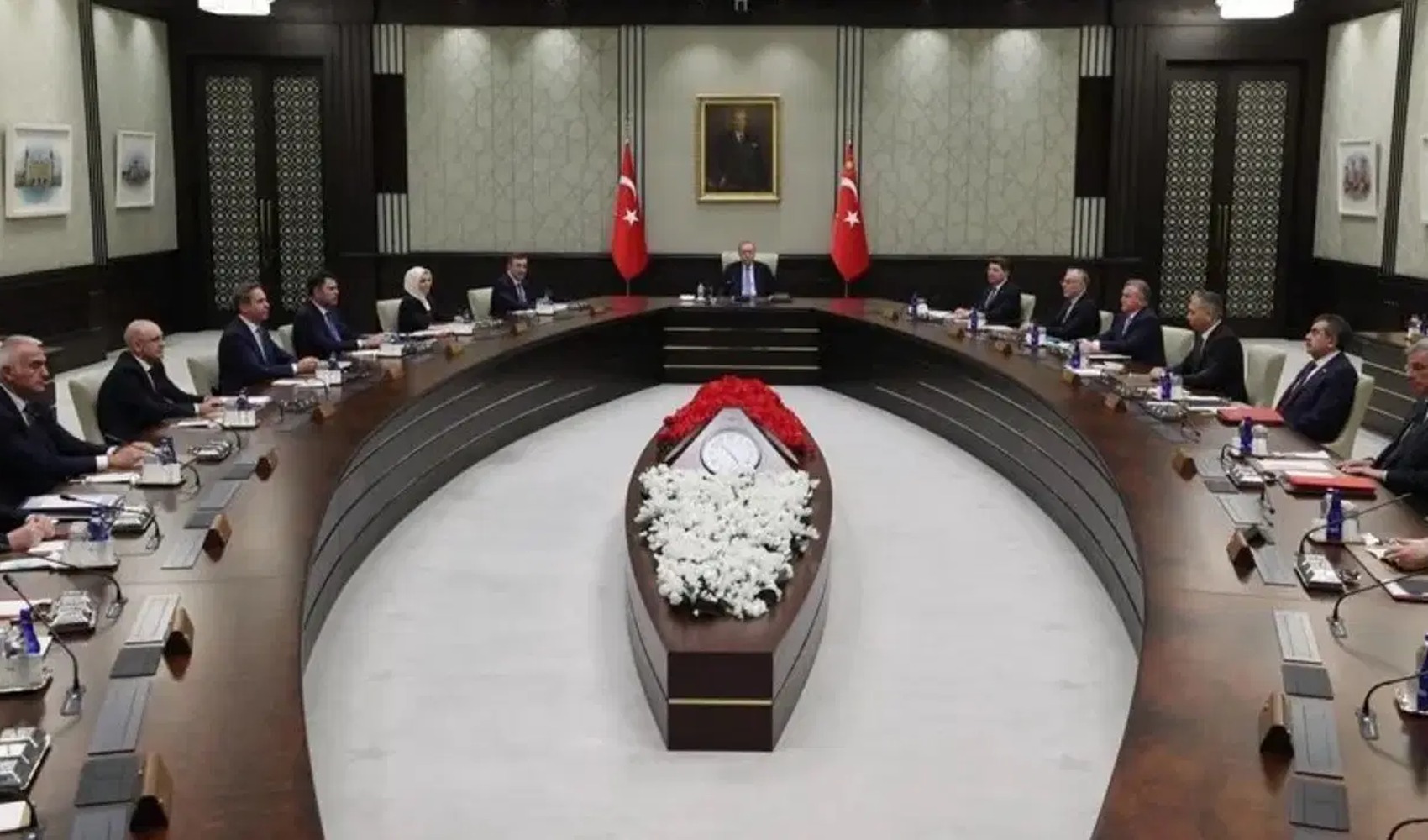 El Gabinete se reúne hoy en Beştepe: la investigación de fondos, la política exterior y el nuevo año legislativo sobre la mesa