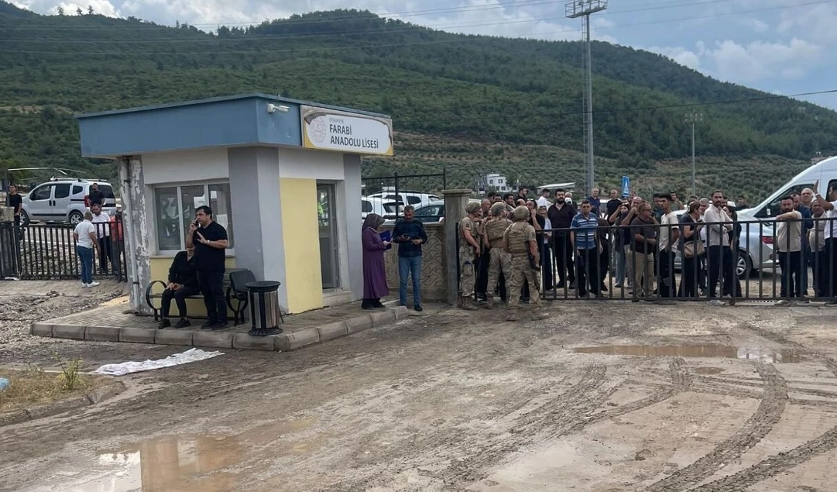 Osmaniye’de okul bahçesinde öğretmene silahlı saldırı: Öğretmen ağır yaralandı