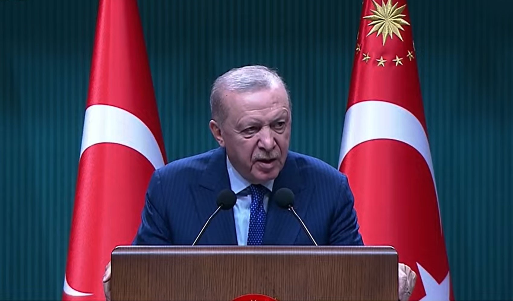 Cumhurbaşkanı Erdoğan'dan fon kriziyle ilgili açıklama: Hak yiyenleri savunma yoluna gitmeyiz