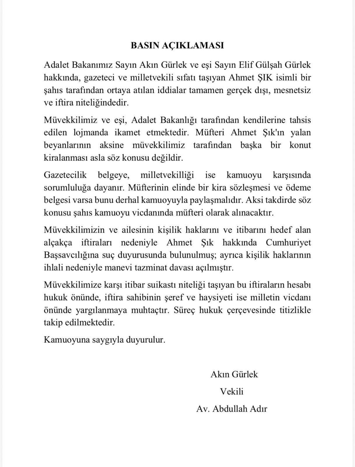 Image de la conférence de presse tenue par l'avocat d'Akın Gürlek.