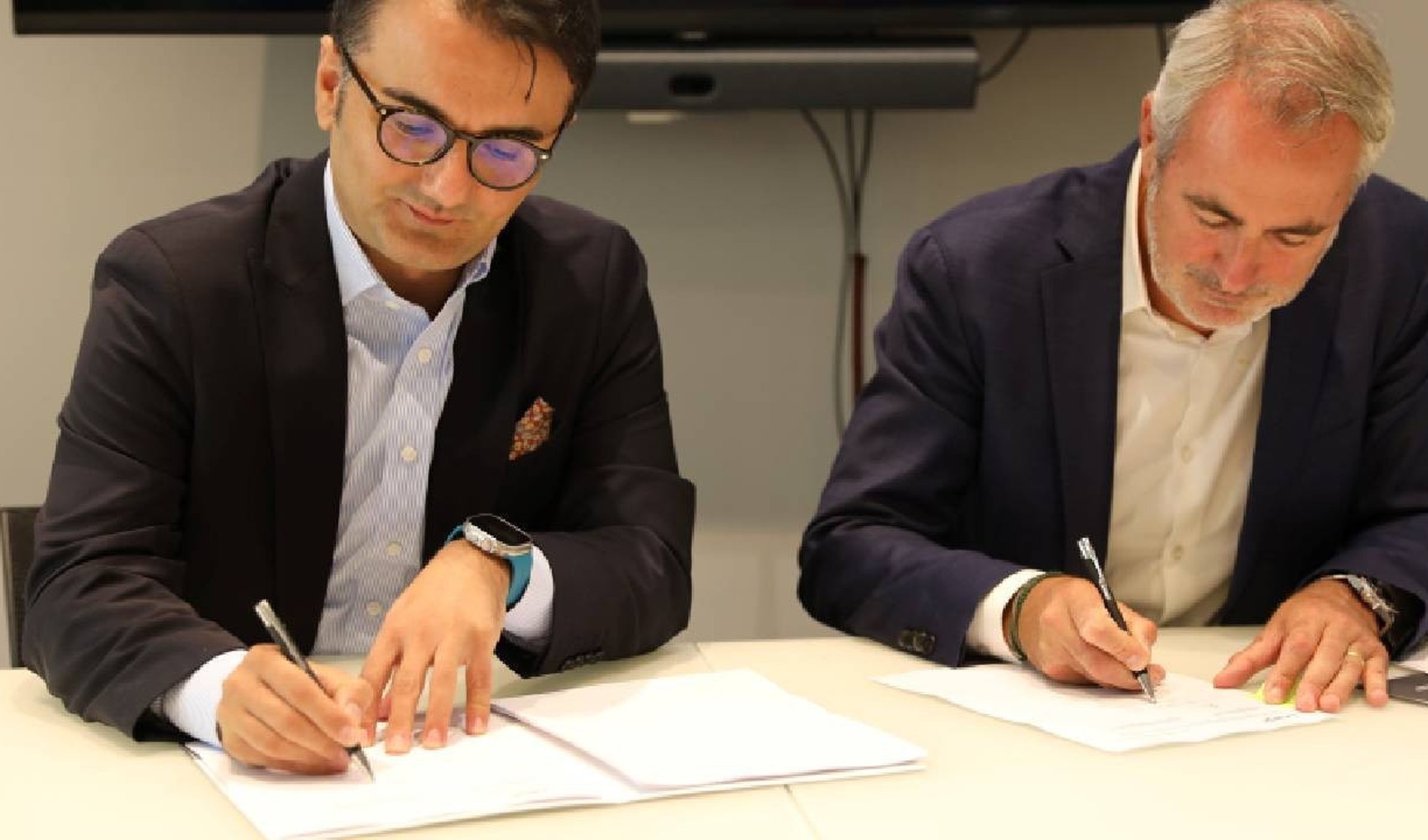 Colaboración entre PlusPay y LANDI para soluciones de terminales punto de venta (TPV) de nueva generación