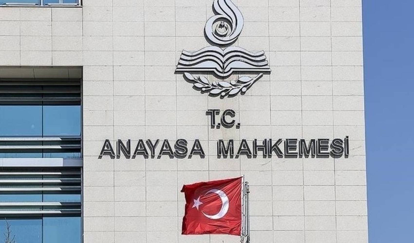 Constitutional Court rules in favor of employee fired 2 days before meeting seniority requirement