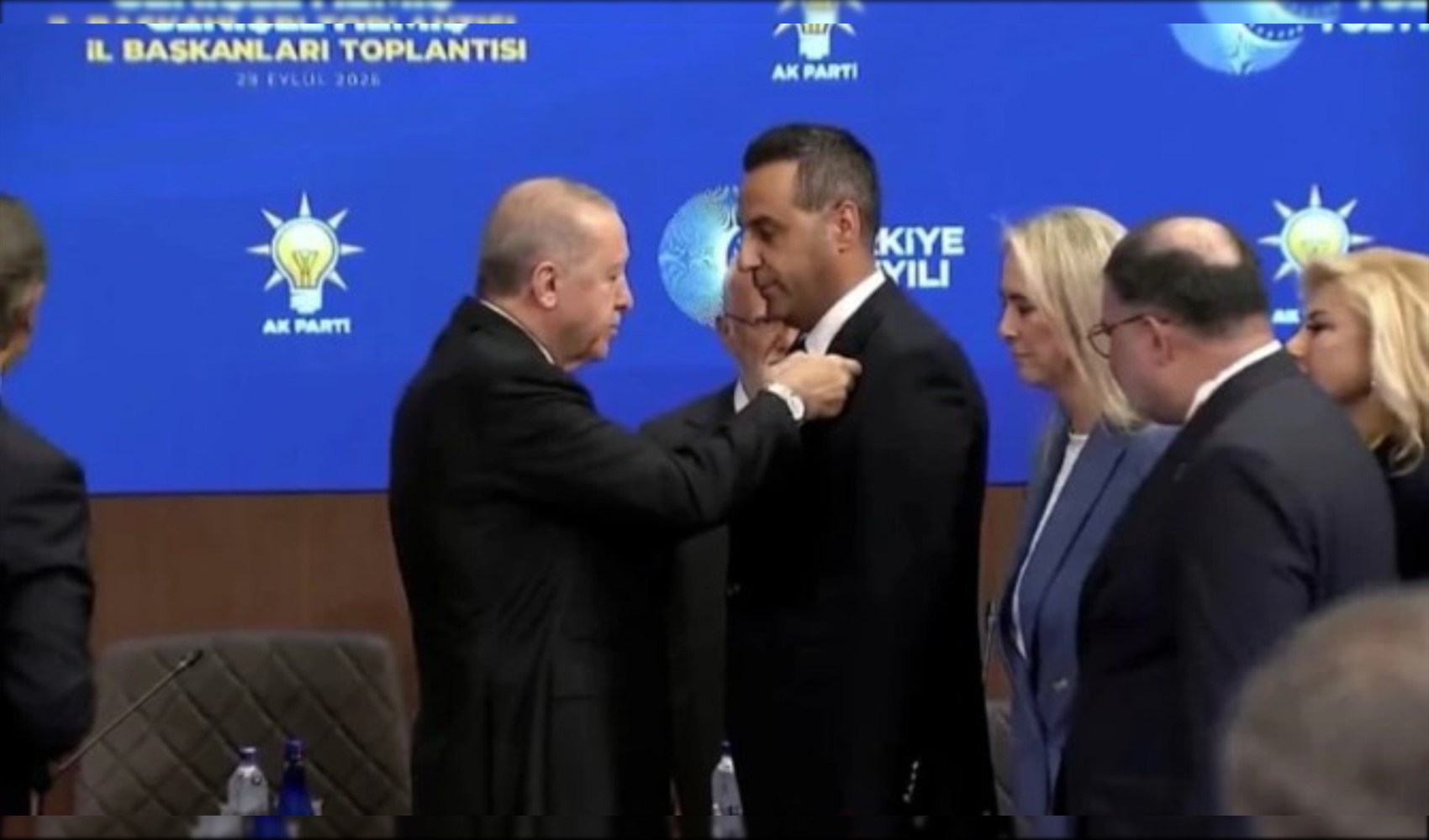 Dokuz belediye başkanı daha AKP’ye katıldı: CHP'den 5 belediye başkanı