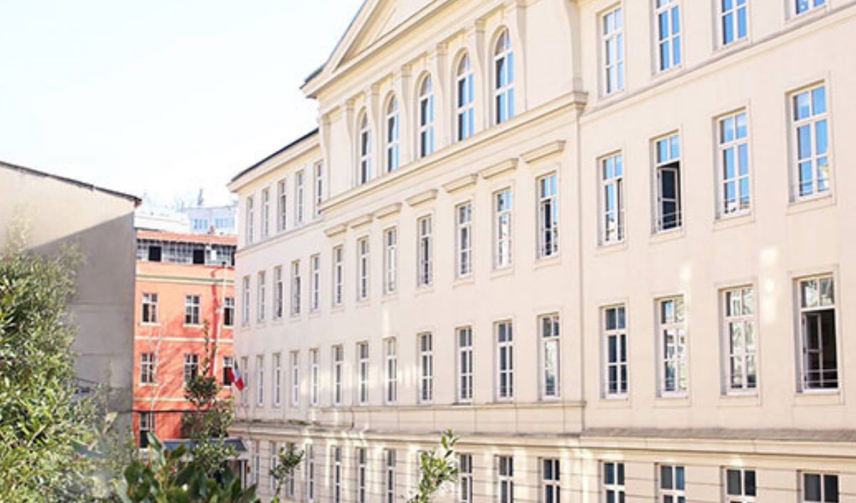 Özel İtalyan Lisesi'nde işten çıkarmalara karşı sendikal tepki