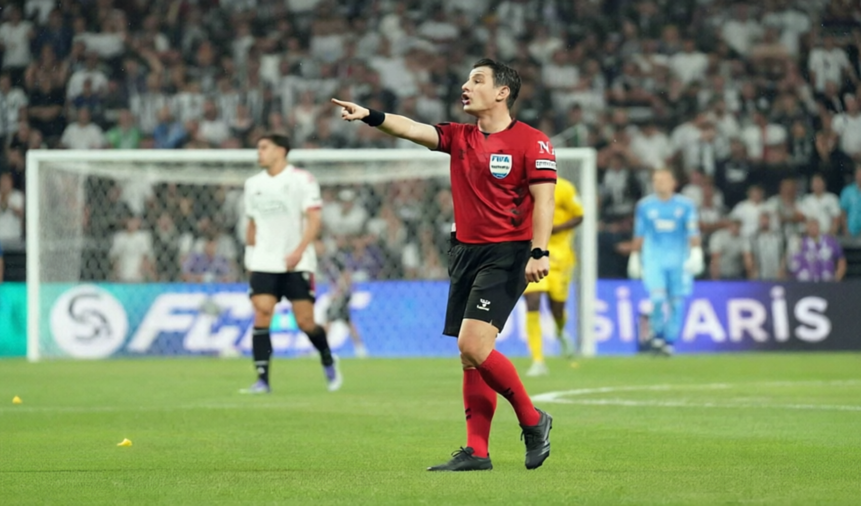 Halil Umut Meler arbitrará el derbi Fenerbahçe-Beşiktaş por cuarta vez