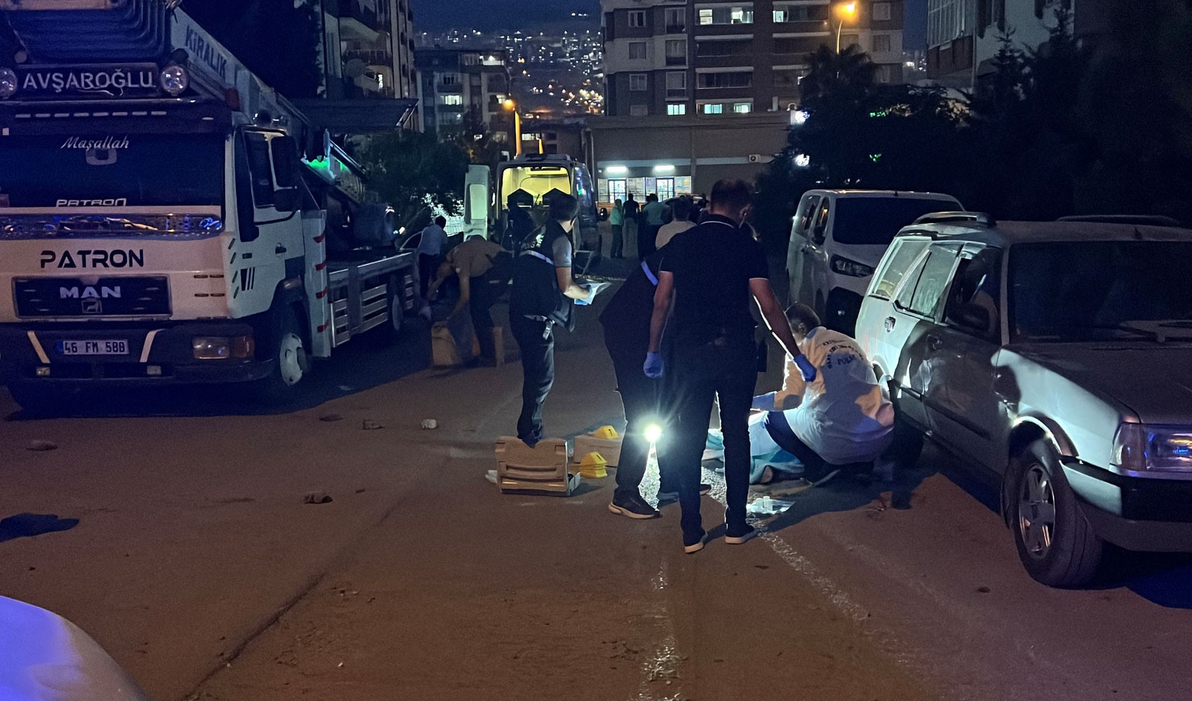 Önce karısını öldürdü, ardından intihar etti