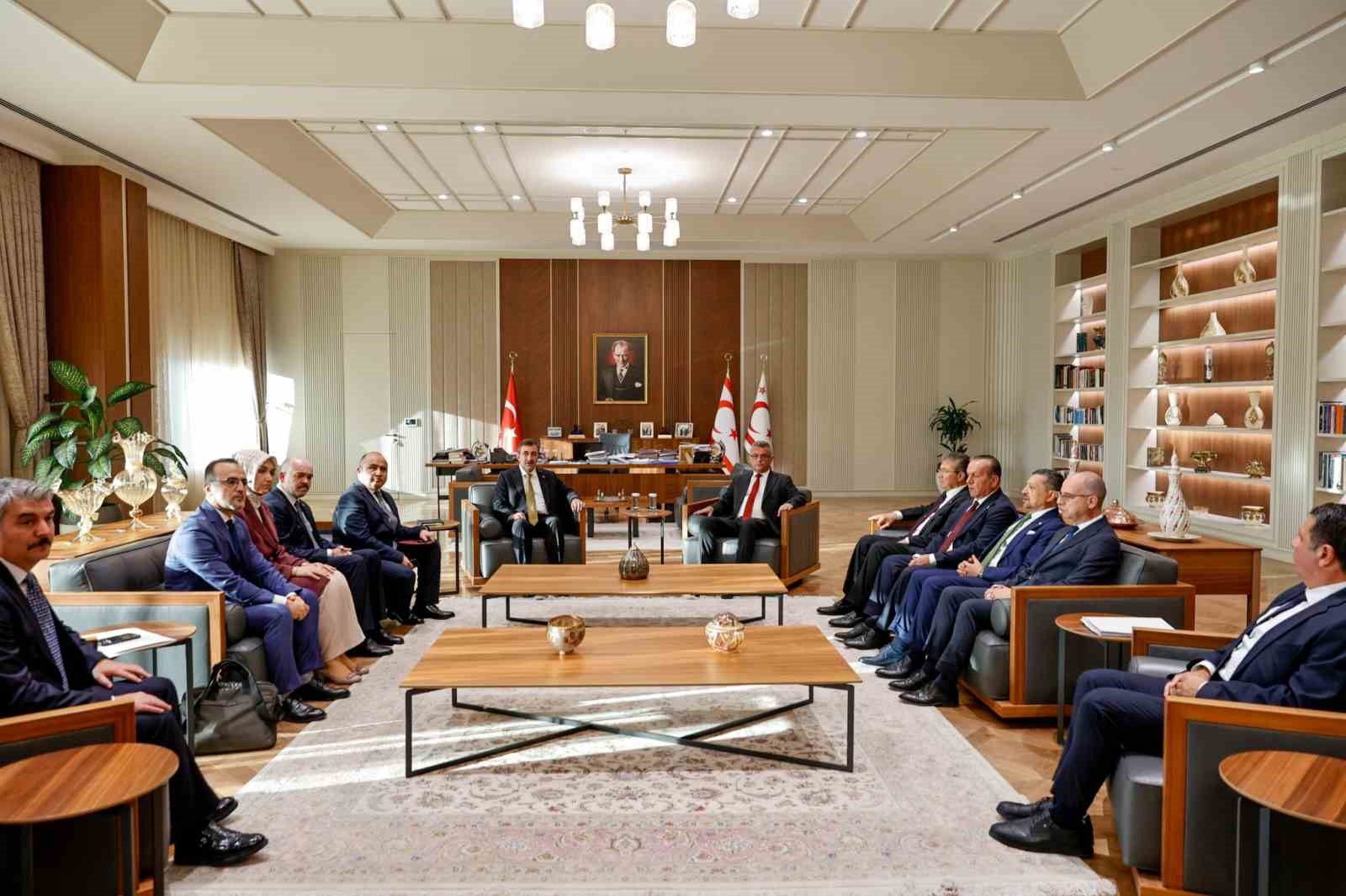 Cumhurbaşkanı Yardımcısı Cevdet Yılmaz ve heyetinin KKTC Cumhurbaşkanı Tufan Erhürman ile yaptığı görüşmeden kare.