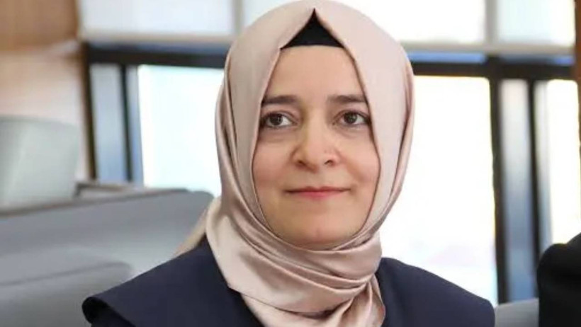 Fatma Betül Sayan Kaya’nın portre fotoğrafı.