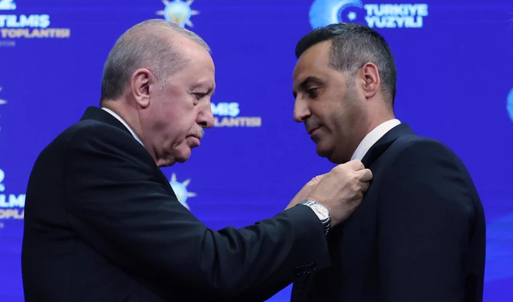 Başkan Yıldız’ın AKP’ye geçişi sonrası Çiğli’de 5 istifa