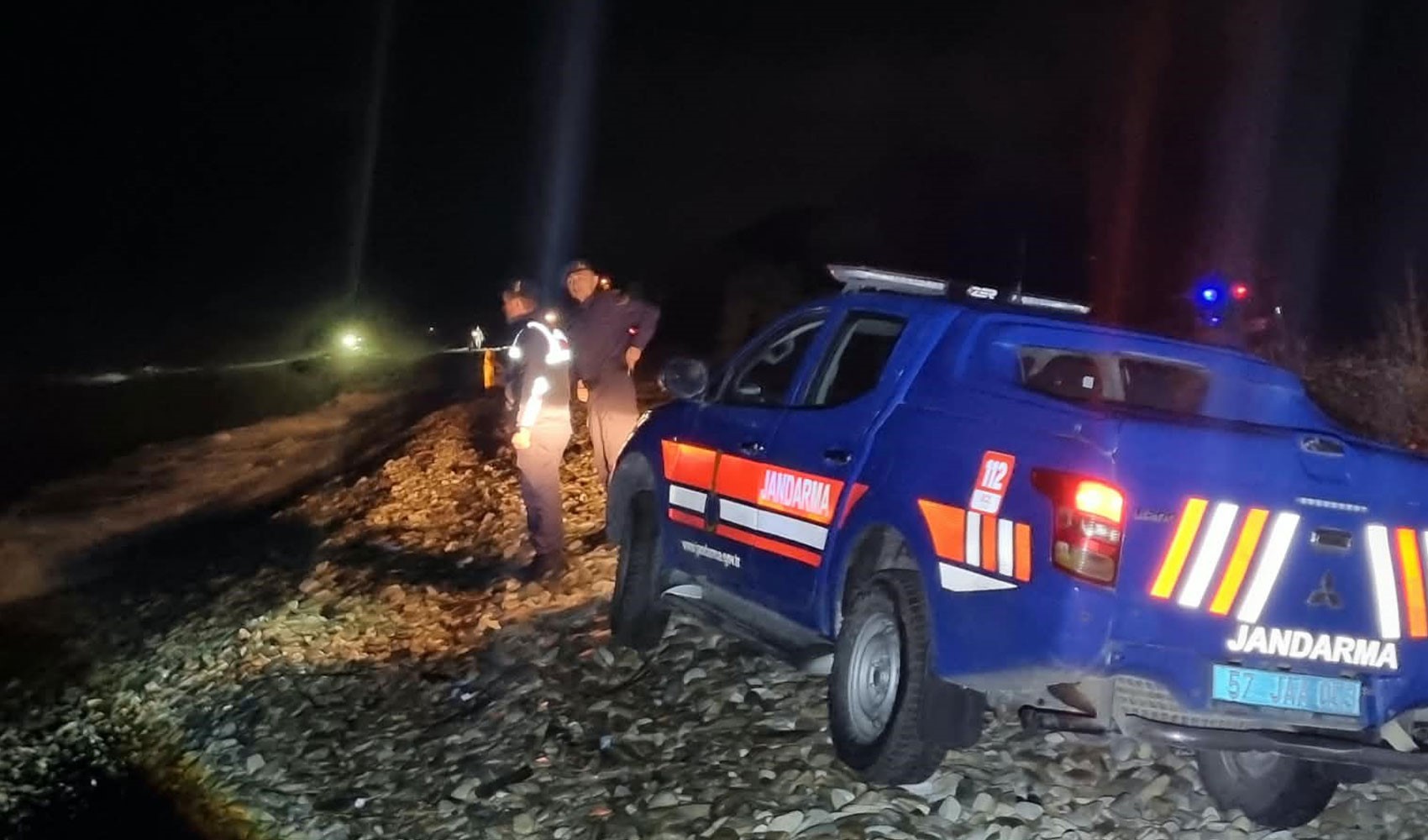 Boat capsizes: 1 police officer dead, 1 police officer missing