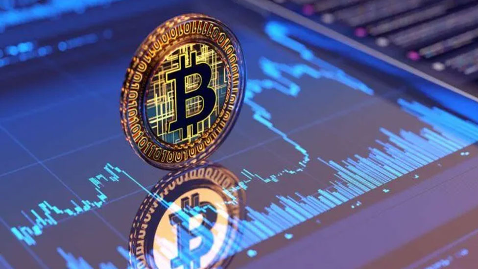 Dijital grafik ekranı üzerinde Bitcoin temsili görseli.