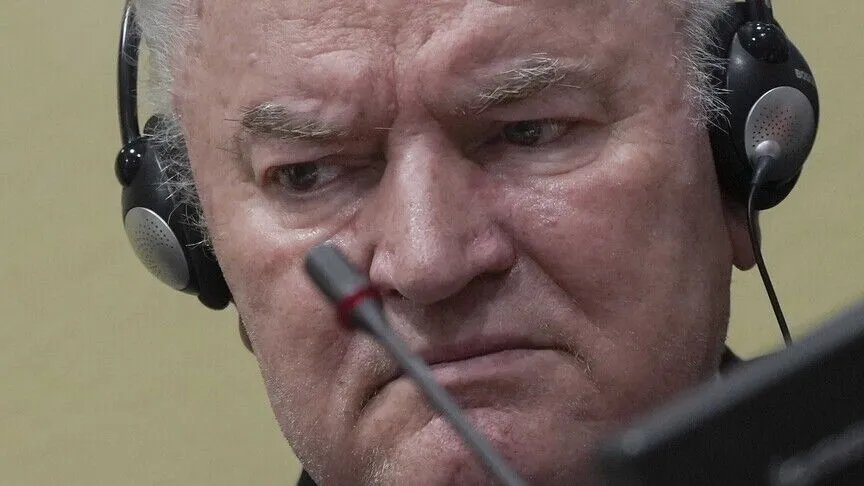 A close-up archive photo of Ratko Mladić seen with headphones during the hearing.