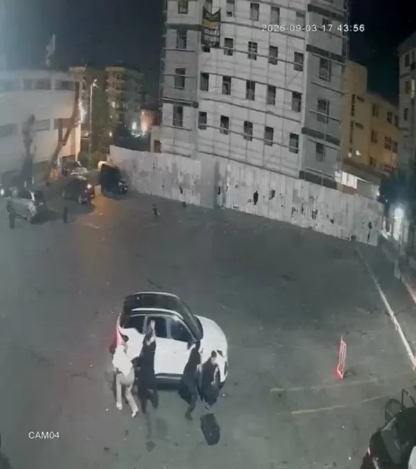 Sultanbeyli’deki operasyon alanını gösteren gece çekilmiş güvenlik kamerası görüntüsü.