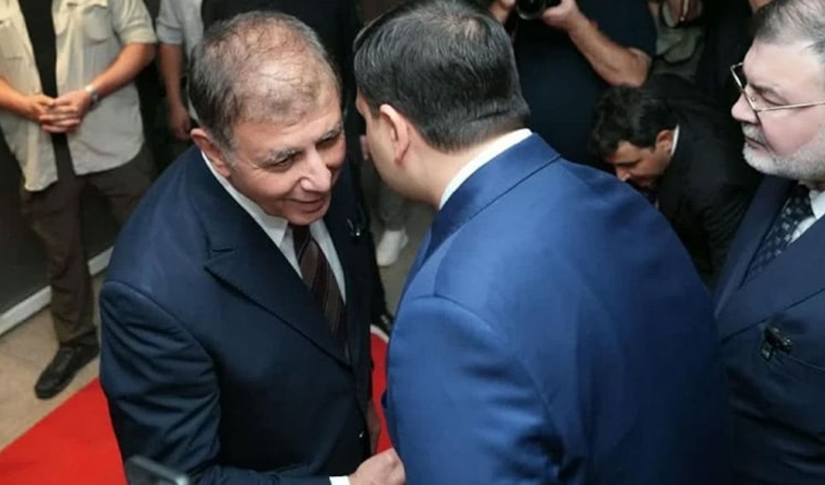 Cemil Tugay, AKP’li ismi kapıda karşıladı