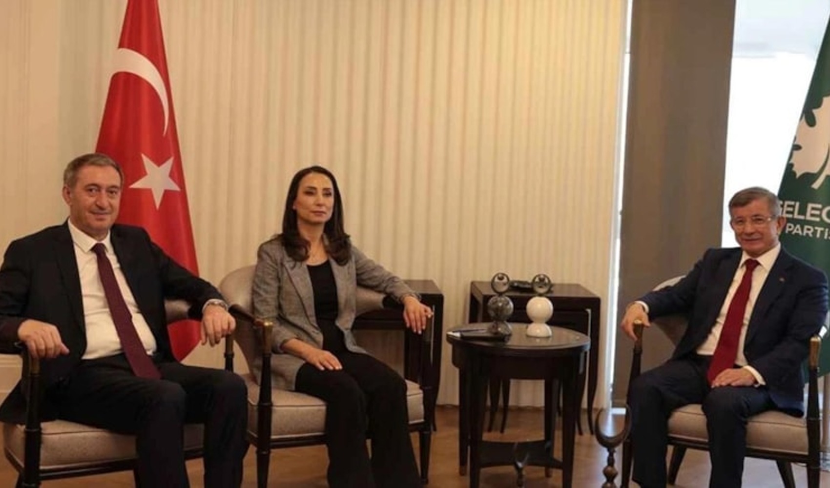 Telefonata di solidarietà del DEM Parti a Davutoğlu dopo l'apertura di un'indagine
