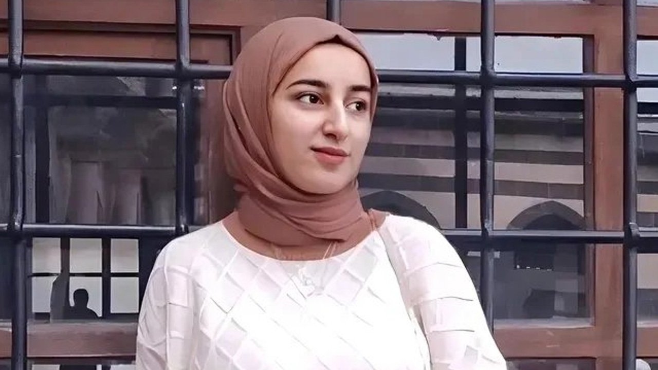 Photograph of Rojin Kabaiş.