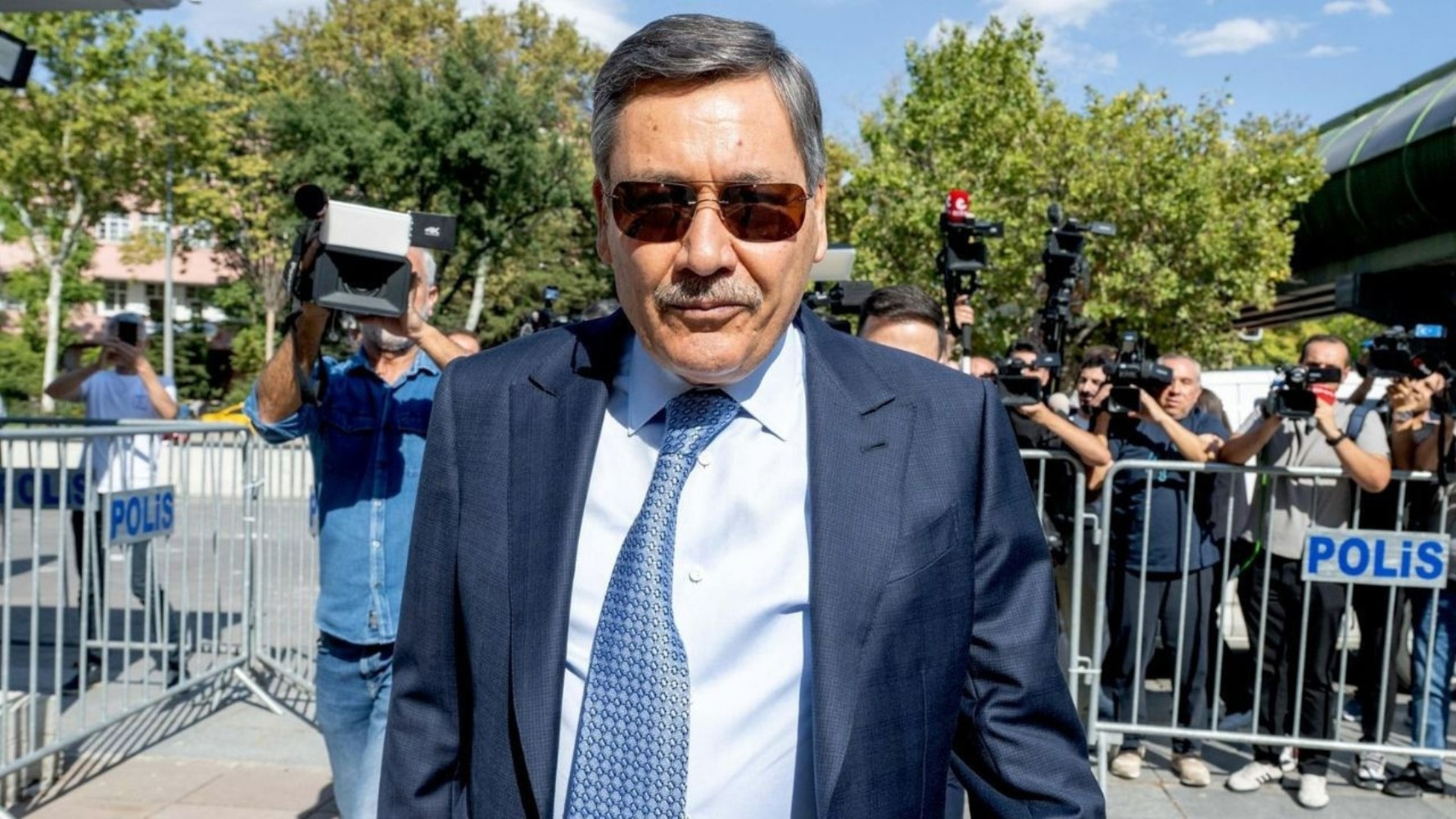 Melih Gökçek sakız tartışmasında gazetecileri hedef aldı: 'Yorumlarına dikkat etsinler'